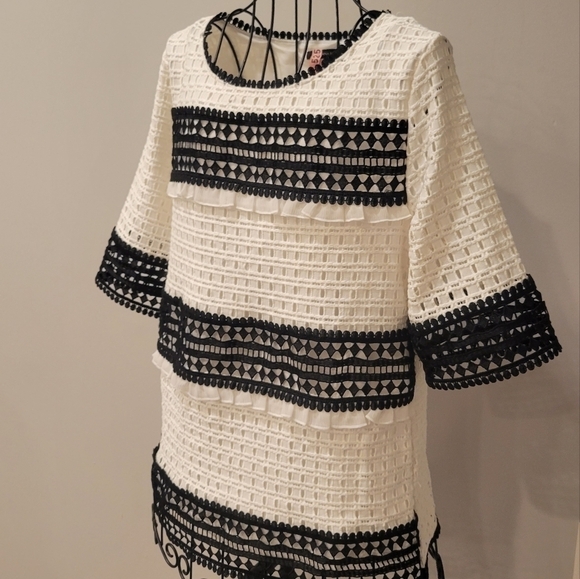 BANANA REPUBLIC EYELET TOP Size S - Picture 2 of 11